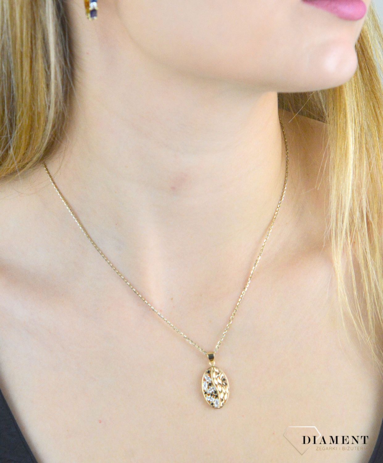 Srebrny łańcuszek 925 ankier pozłacany DIA-LAN-6015-925 0,8mm. Łańcuszek to bardzo dobry pomysł na prezent dla siebie lub bliskiej osoby. Najchętniej wybierany jest jako prezent urodzinowy, ale nie tylko (2).jpg